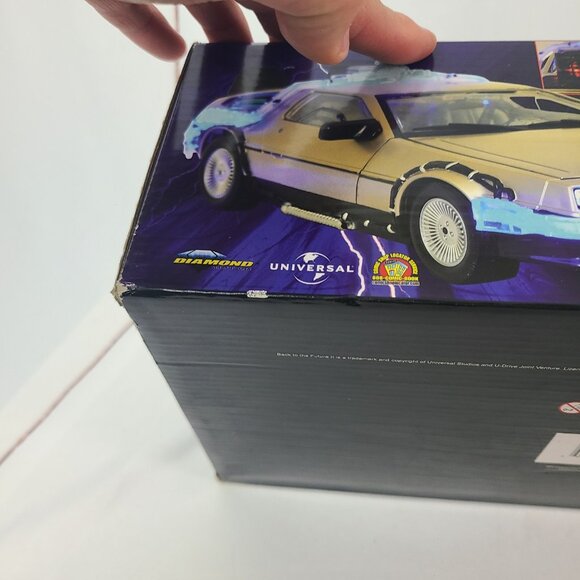 Back To The Future II DeLorean 1/15 Time Machine Movie Car Diamond Select Sealed - Picture 9 of 16